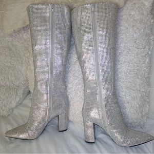 Mix No 6 SZ 7 Silver Rhinestone Boots